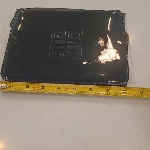 💋 Givenchy *NEW patent leather clutch - Picture 4 of 7